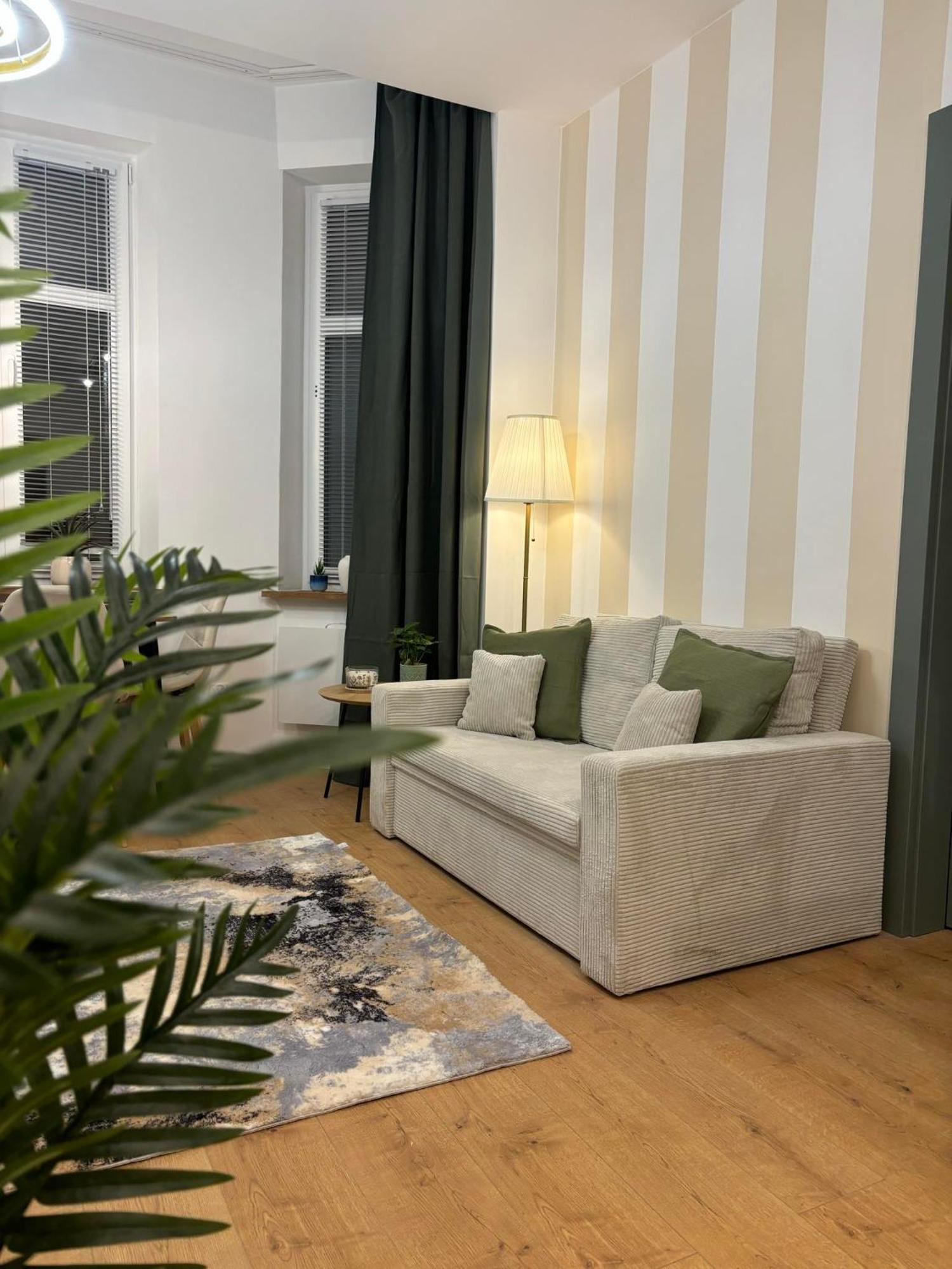 Apartament Pod Wieza 1 Walbrzych Bagian luar foto